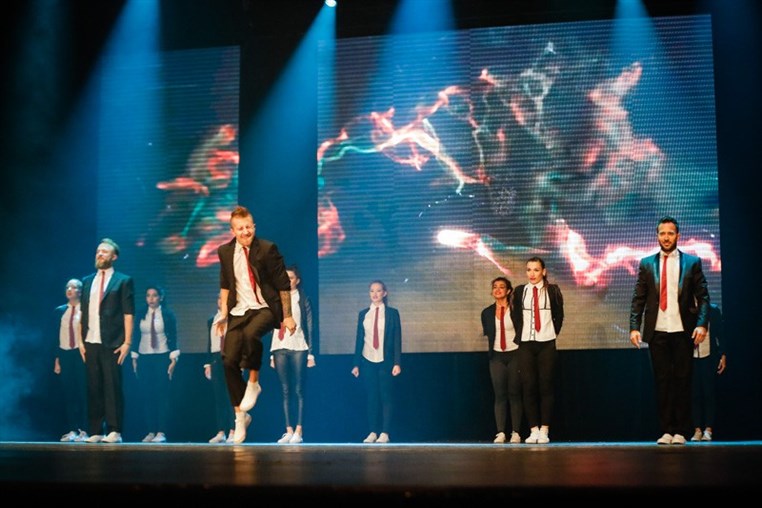 MOVES Dance-Back to the Roots